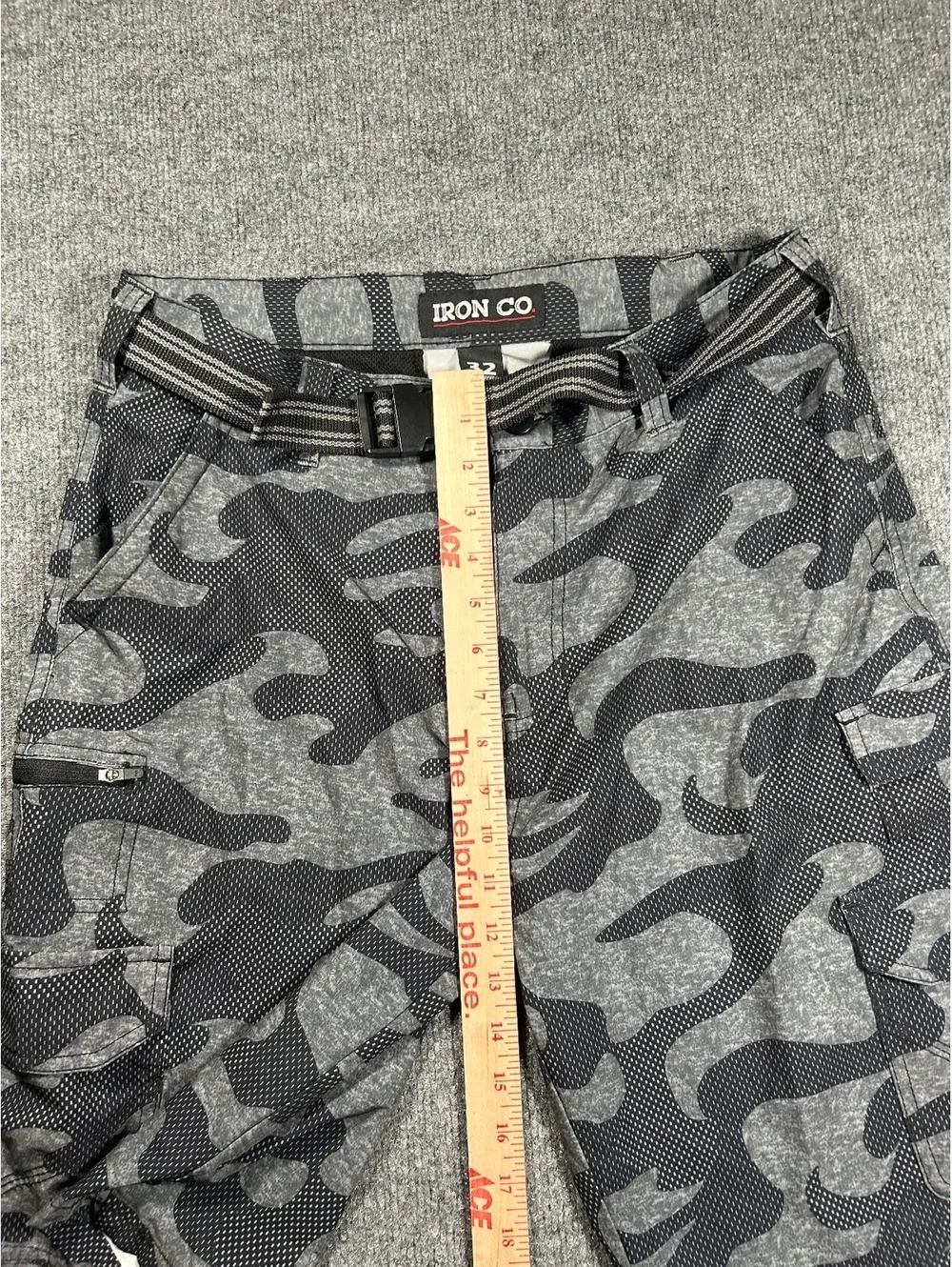 Iron Co. Men's Gray and Black Camouflage Cargo Shorts with Belt Size 32